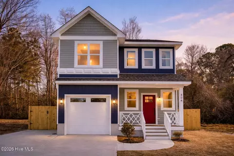 404 S Bodenheimer St, Burgaw, NC 28425
