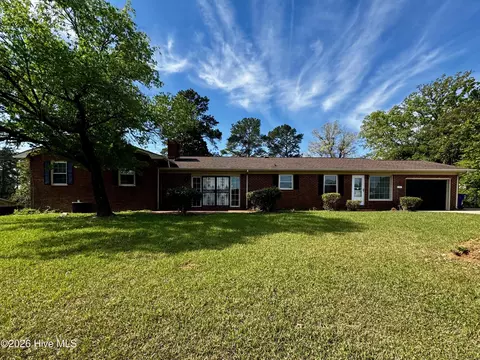 1307 Cogdell Dr, Kinston, NC 28501