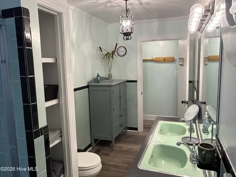 Bath - 415 E 5th St, Washington, NC 27889 photo 5 of 5