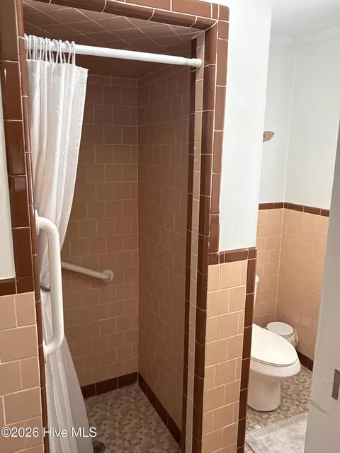 Bath - 415 E 5th St, Washington, NC 27889 photo 1 of 5