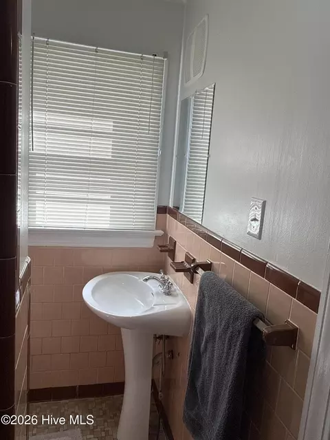 Bath - 415 E 5th St, Washington, NC 27889 photo 3 of 5