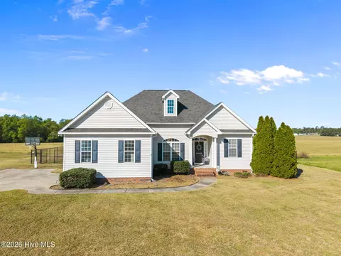 832 Treyburn Cir, Greenville, NC 27858
