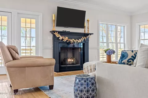 Living - 127 Riverview Dr, Washington, NC 27889 photo 1 of 4