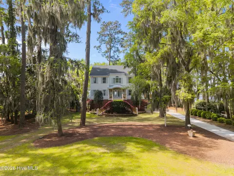 Exterior - 127 Riverview Dr, Washington, NC 27889 photo 2 of 9