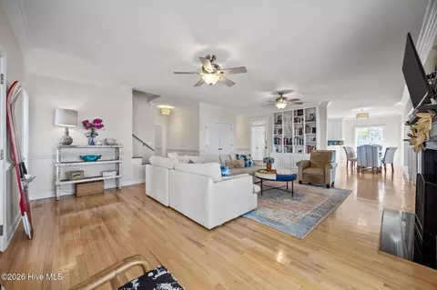 Living - 127 Riverview Dr, Washington, NC 27889 photo 4 of 4