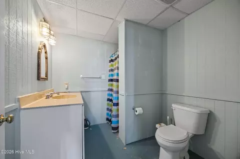Bath - 127 Riverview Dr, Washington, NC 27889 photo 8 of 8
