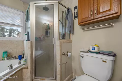 Bath - 720 Lea Dr, Hampstead, NC 28443 photo 4 of 5
