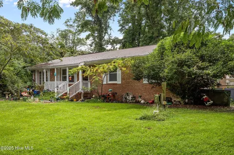 Exterior - 720 Lea Dr, Hampstead, NC 28443 photo 2 of 11
