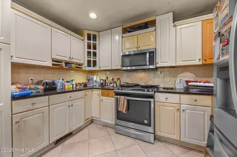 Kitchen - 720 Lea Dr, Hampstead, NC 28443 photo 4 of 6