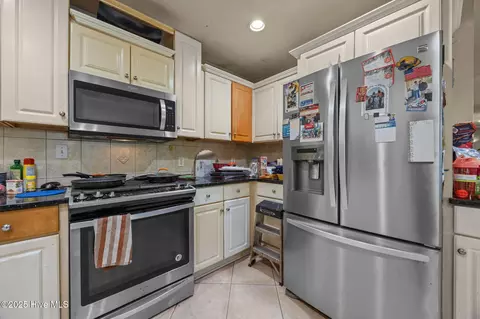Kitchen - 720 Lea Dr, Hampstead, NC 28443 photo 5 of 6