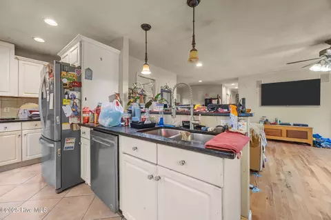 Kitchen - 720 Lea Dr, Hampstead, NC 28443 photo 6 of 6