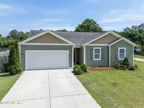 14 Frazer Ln, Hampstead, NC 28443