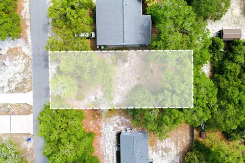 151 NW 6th St, Oak Island, NC 28465