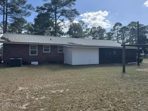 204 Lane St, Maxton, NC 28364