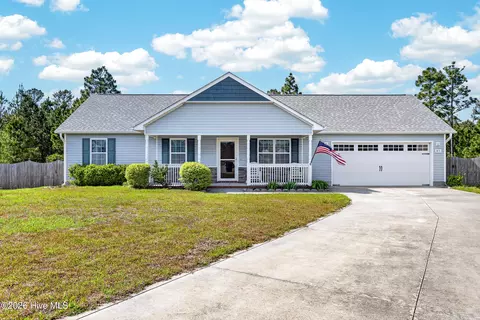 321 Basil Ct, Hubert, NC 28539