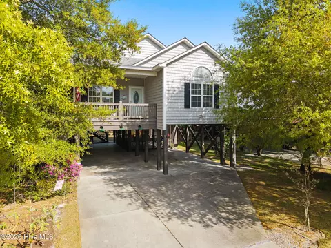 116 NW 2nd St, Oak Island, NC 28465