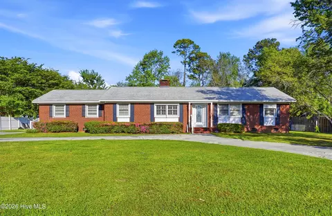 327 Pinecliff Dr, Wilmington, NC 28409