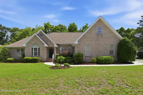 411 Oakmont Dr, Morehead City, NC 28557