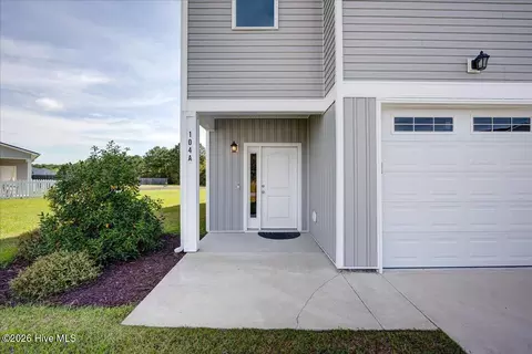 104 Pasture Ln #A, Swansboro, NC 28584