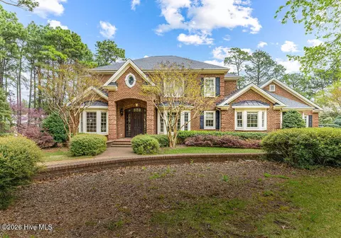525 Lake Dornoch Dr, Pinehurst, NC 28374