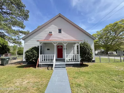 112 2nd St, Laurinburg, NC 28352