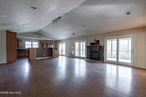 Living - 508 Rockfish St, Edenton, NC 27932 photo 2 of 3