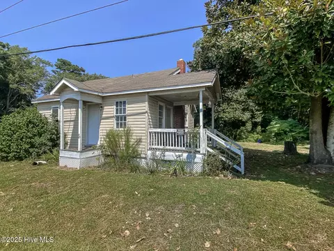 8533 Caratoke Hwy, Powells Point, NC 27966