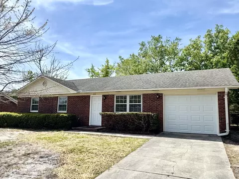 225 Angel Island Rd, Wilmington, NC 28412