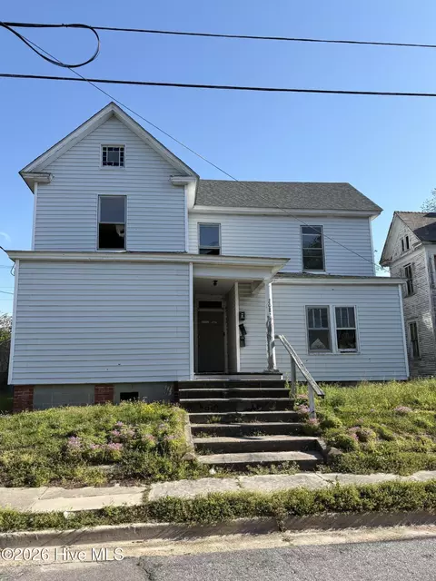 208 W Burgess St, Elizabeth City, NC 27909