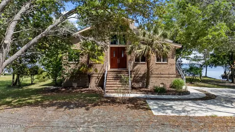 401 Harbor Dr, New Bern, NC 28560