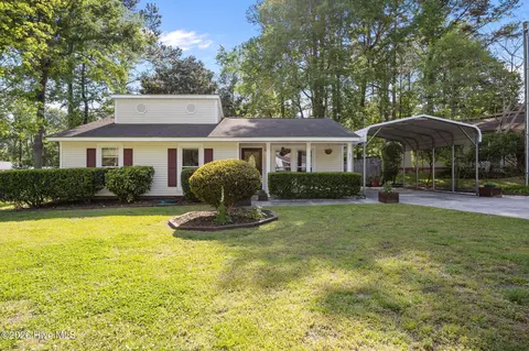 621 Shadowridge Rd, Jacksonville, NC 28546