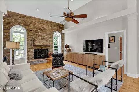 Living - 707 N Green Tee Rd, Hampstead, NC 28443 photo 1 of 2