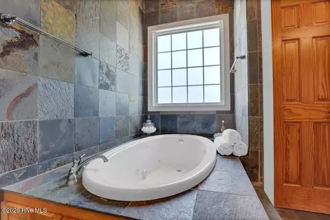 Bath - 707 N Green Tee Rd, Hampstead, NC 28443 photo 4 of 5