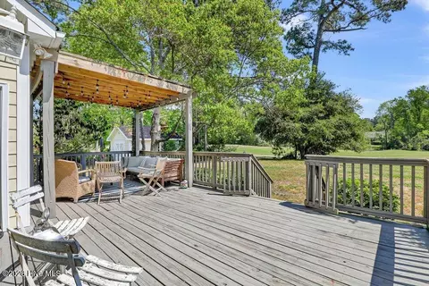 Exterior - 707 N Green Tee Rd, Hampstead, NC 28443 photo 4 of 20