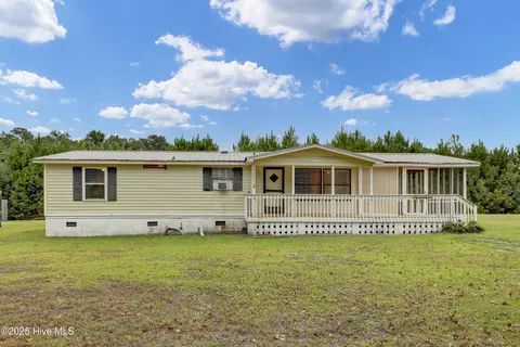 250 Bream St, Holly Ridge, NC 28445