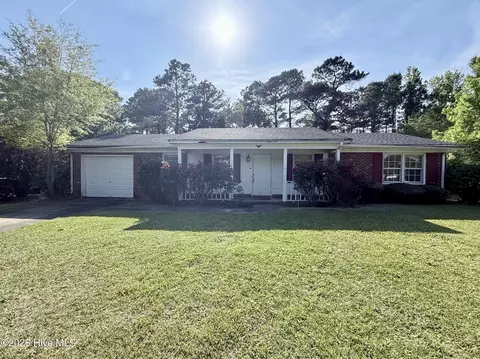 201 Greenbriar Dr, Jacksonville, NC 28546