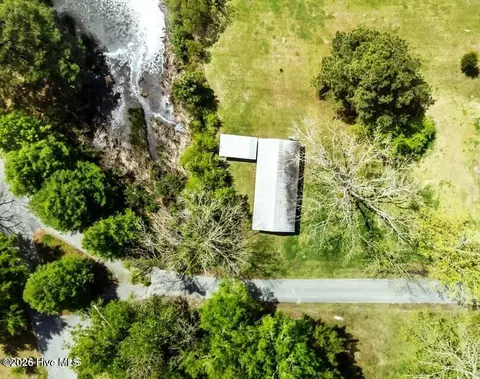 401 Neuse St, Oriental, NC 28571