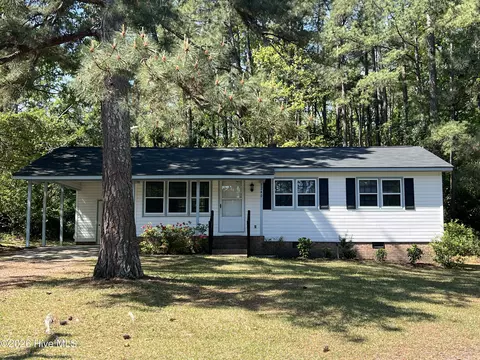 1240 W Michigan Ave, Southern Pines, NC 28387