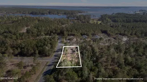 661 Vandemere Creek Dr, Vandemere, NC 28587