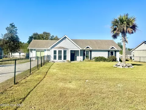 638 Sand Ridge Rd, Hubert, NC 28539