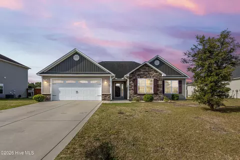 312 Strut Ln, Richlands, NC 28574