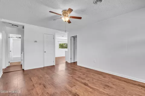 Living - 33 Riegel Dr, Hubert, NC 28539 photo 3 of 5