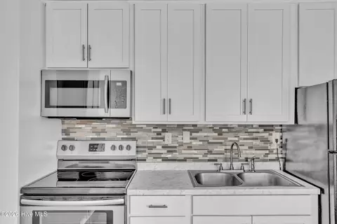 Kitchen - 33 Riegel Dr, Hubert, NC 28539 photo 1 of 1