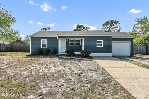 33 Riegel Dr, Hubert, NC 28539