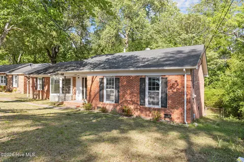 5308 Foxfire Rd, Fayetteville, NC 28303