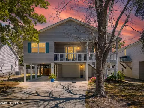 128 NE 36th St, Oak Island, NC 28465