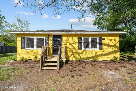 49 S 12th St, Bolton, NC 28423