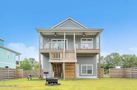 602 E Yacht Dr, Oak Island, NC 28465