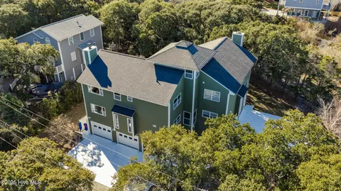 111 Cutlass Dr, Surf City, NC 28445