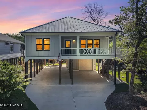 110 SE 14th St, Oak Island, NC 28465